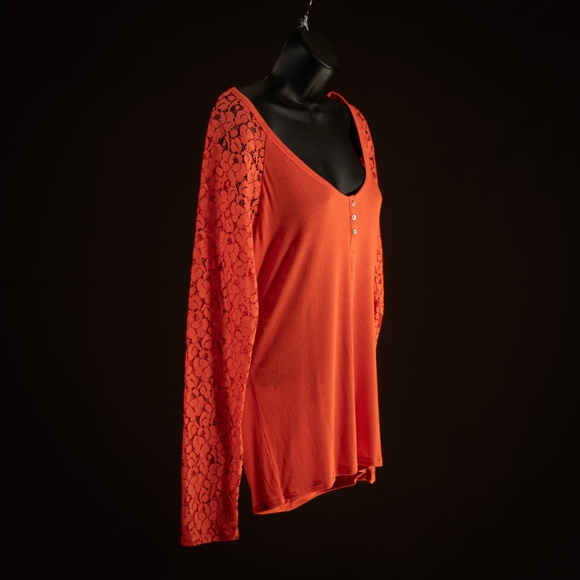 Victoria's Secret Women's Lace Sleeve Henley Scoop Neck Size Medium - Picture 2 of 10